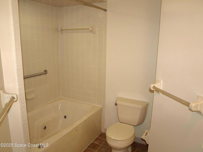 Building Photo - 831 Greenwood Manor Cir