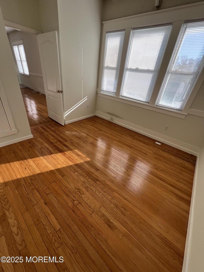 Building Photo - 123 Main St