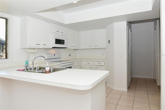 Building Photo - 36 Fairways Cir