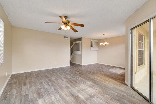 Building Photo - BEAUTIFUL THREE BEDROOM TOWNHOME WITH GARAGE(AVAILABE NOVEMBER)