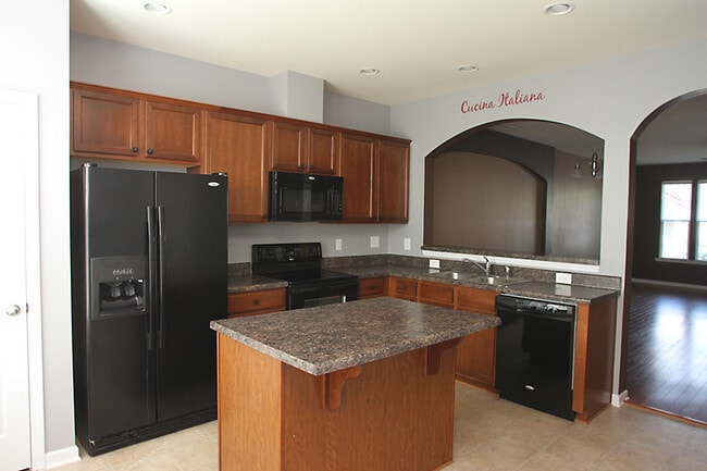 Building Photo - Beautiful Two Bedroom Townhome in Convenie...