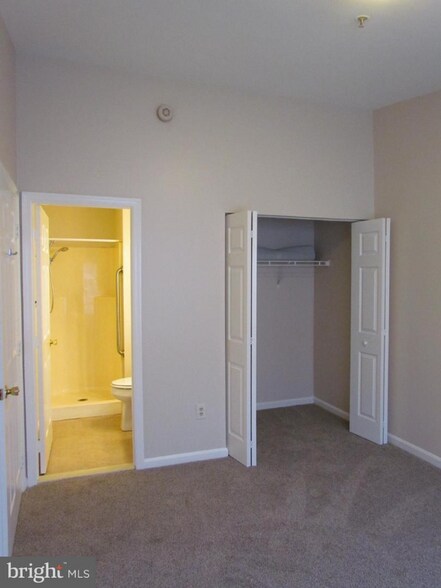 Building Photo - 1830 Vincenza Dr