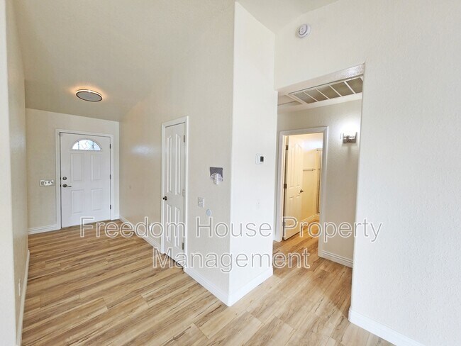 Building Photo - 3741 Malibou Ave