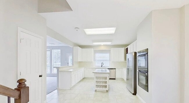 Building Photo - Charming 4-Bedroom Home with Modern Comforts & Spacious Living