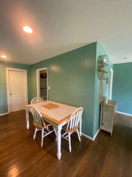 Building Photo - 2863 Norwood Blvd