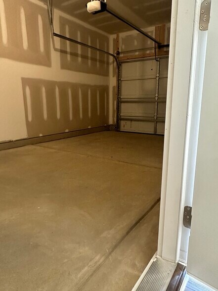 Building Photo - 42 Bluebottle St
