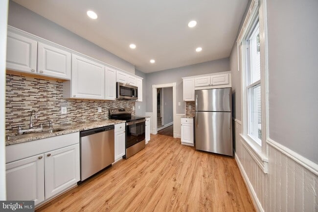 Building Photo - 655 Bourbon St