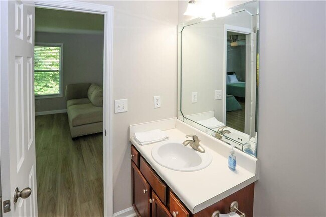 Building Photo - 7116 Blairs View Dr