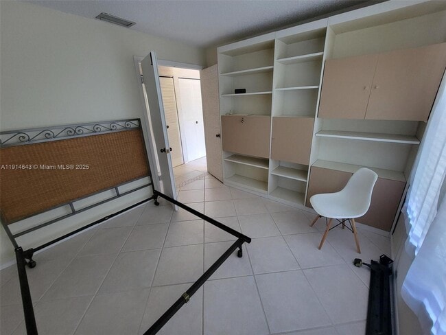 Building Photo - 469 Long Bow Ct