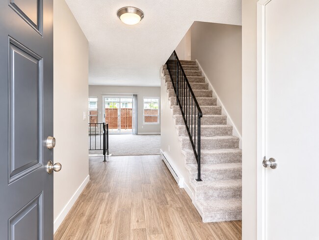 Building Photo - Charming 2 Bed, 1 Bath Canby Townhouse-Style Duplex!