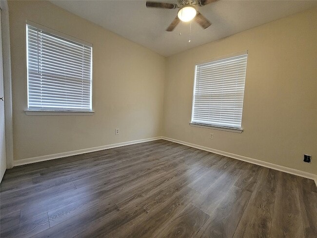 Building Photo - 738 Hawthorne Ln