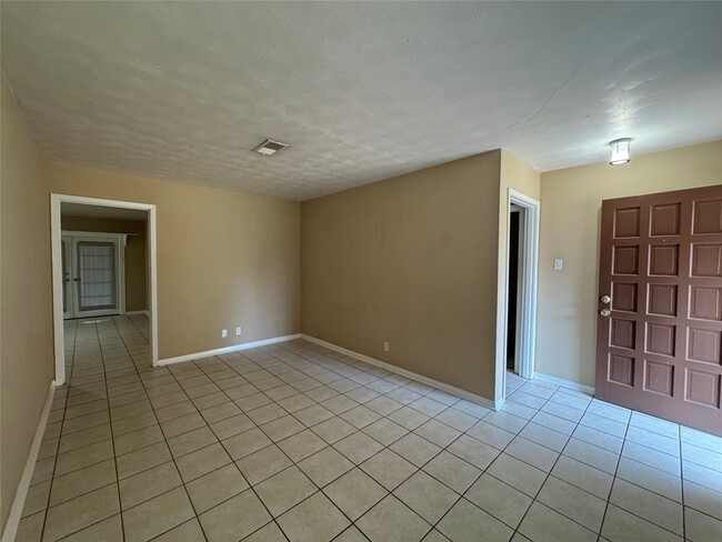 Building Photo - 1812 Dolphin Dr