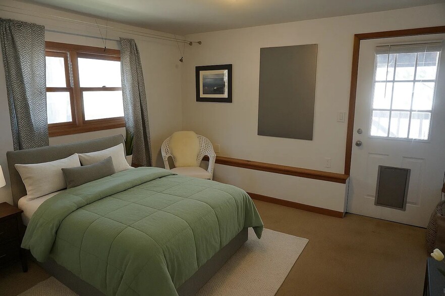 Building Photo - 635 Dewey Ave