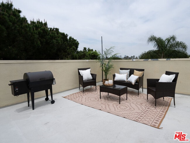 Building Photo - 11428 National Blvd