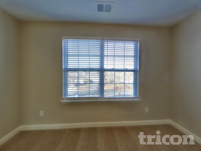 Building Photo - 825 Old Forester Ln