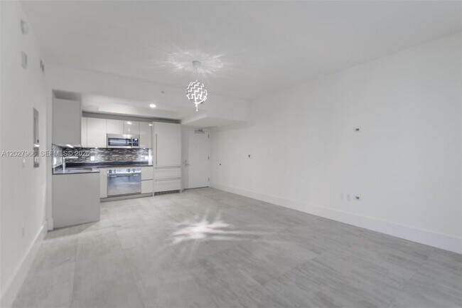 Building Photo - 1010 Brickell Ave