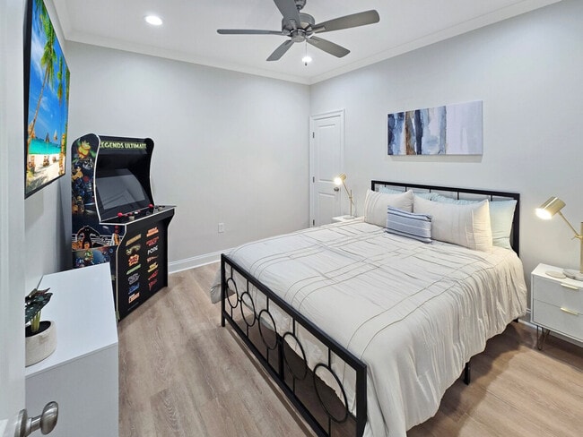 Building Photo - 996 Beach Blvd W