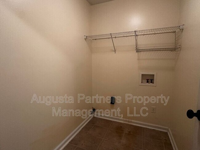 Building Photo - 206 High Meadows Cir