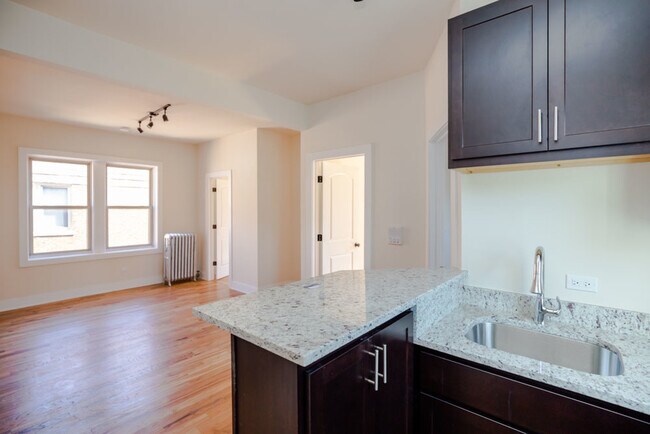 Building Photo - 4248 N Lamon Ave