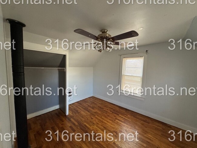 Building Photo - $950 -3 bed 1 bath - Single Family Home