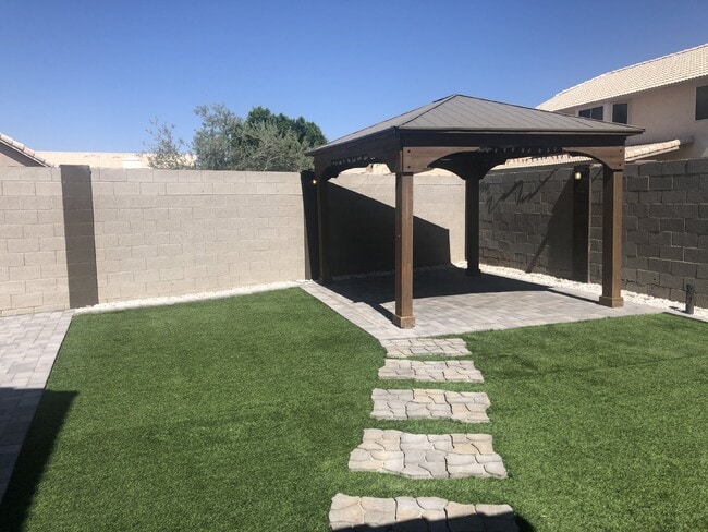 Building Photo - Beautiful 2 Story POOL Home with LOTS of U...