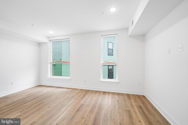 Building Photo - 4324 Lancaster Ave