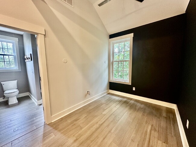Building Photo - Large Modern Loft Home in Downtown Bluffton!