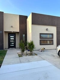 Building Photo - 537 Wild Rose Ln