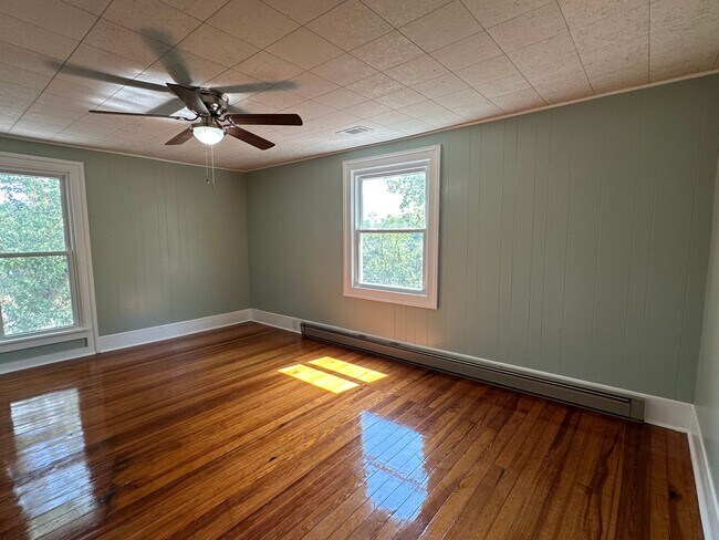 Building Photo - 317 Confidence Ln