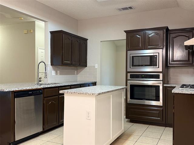 Building Photo - 621 Oak Forest Ln