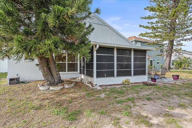 Building Photo - Annual 3 bed 2 bath house with a garage av...