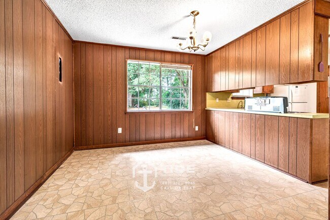 Building Photo - 123 E Edgefield Dr