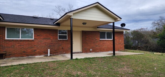 Building Photo - 134 Ash St