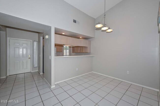 Building Photo - 7101 W Beardsley Rd