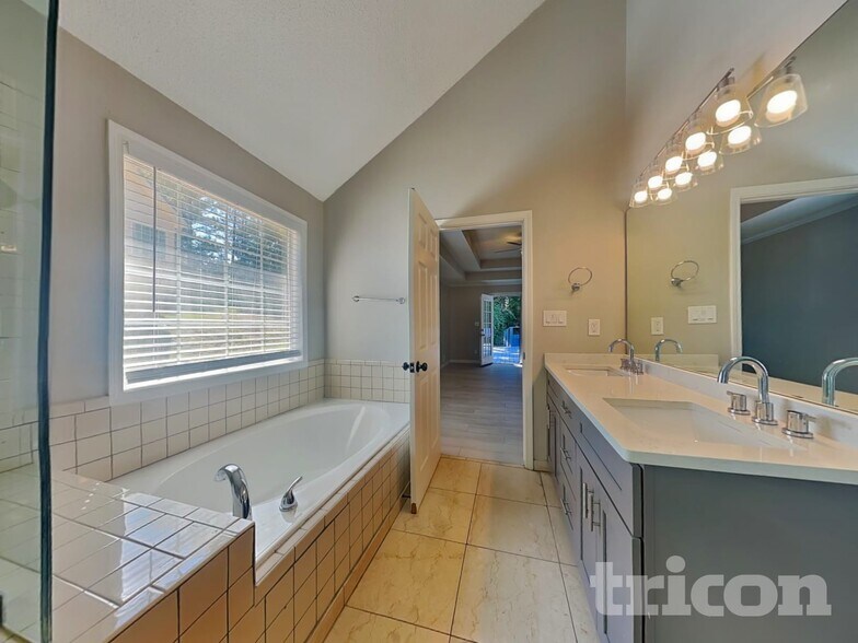 Building Photo - 222 Sawgrass Way