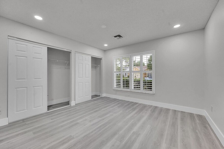 Building Photo - 13048 Meadowbreeze Dr