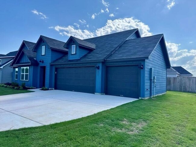 Building Photo - 646 Grace Ln