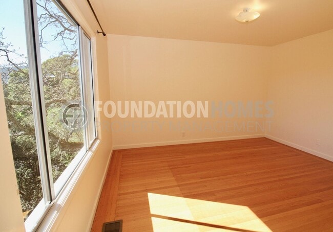 Building Photo - 4BD/2BA San Anselmo Home on a Cul-De-Sac!  Mount Tam Views!  Large Yard!   FOUNDATION
