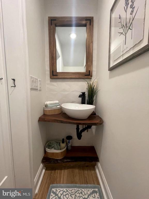 Building Photo - 10712 Warwick Ave