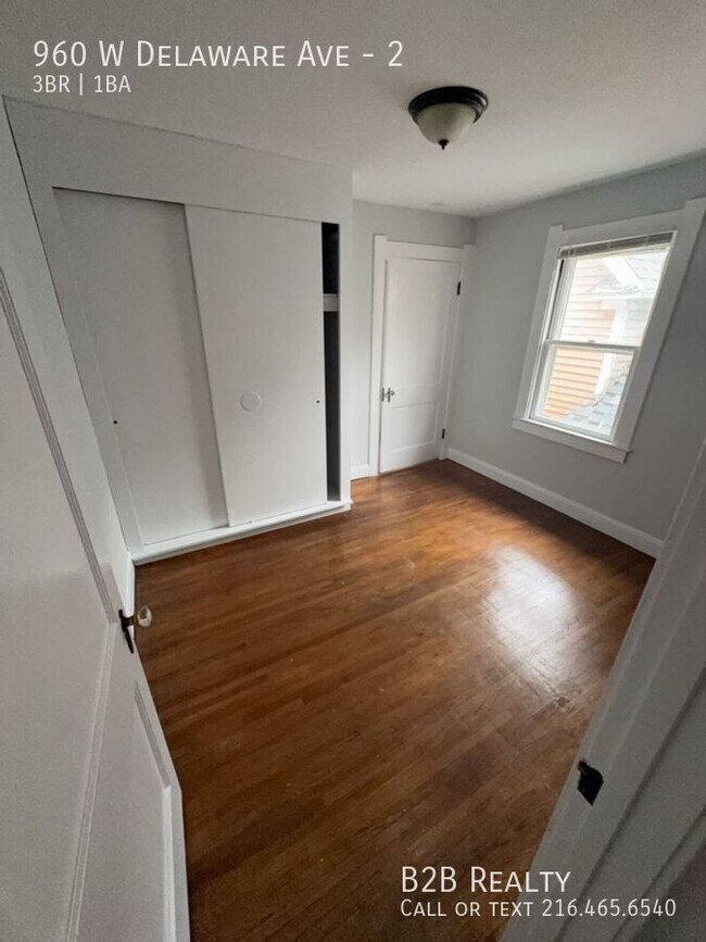 Building Photo - 960 W Delaware Ave