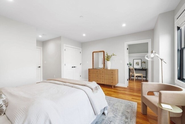 Building Photo - 113-115 Falcon St