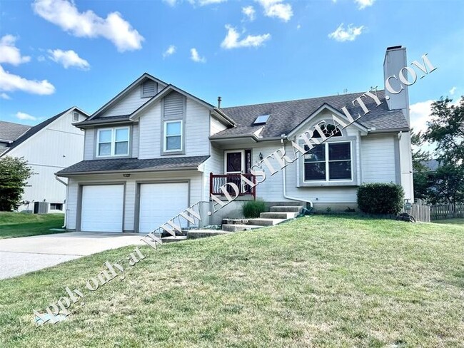 Primary Photo - Gorgeous 4 Bedroom/3 Bath Home in Blue Val...