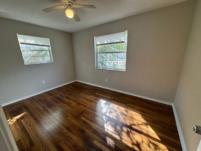 Building Photo - Fenced in four bedroom house near beautiful Gulfport