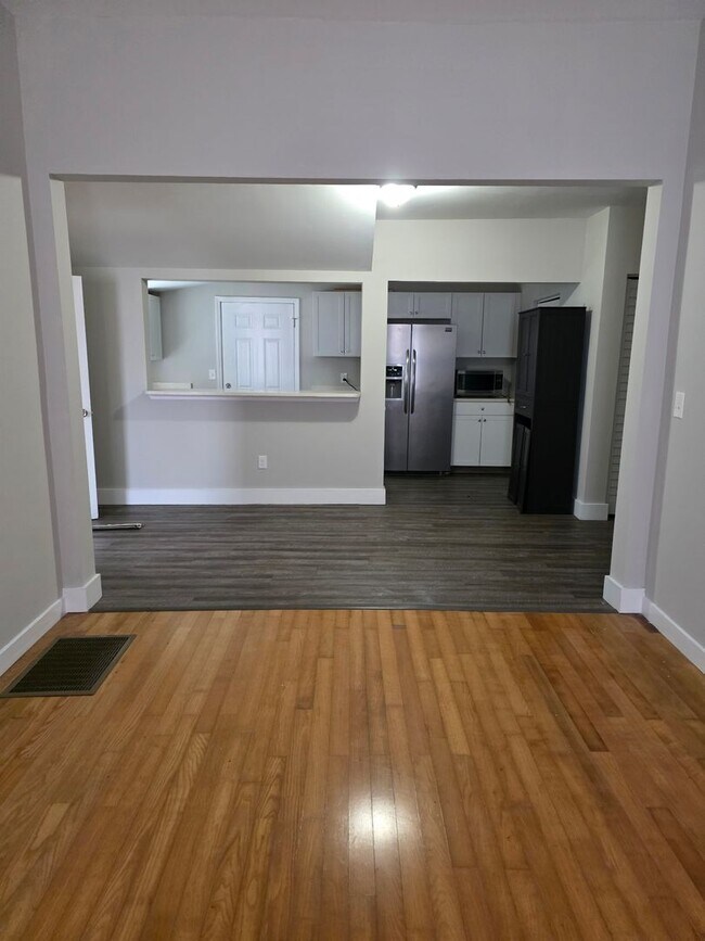 Building Photo - Spacious Downtown Monticello Home for rent