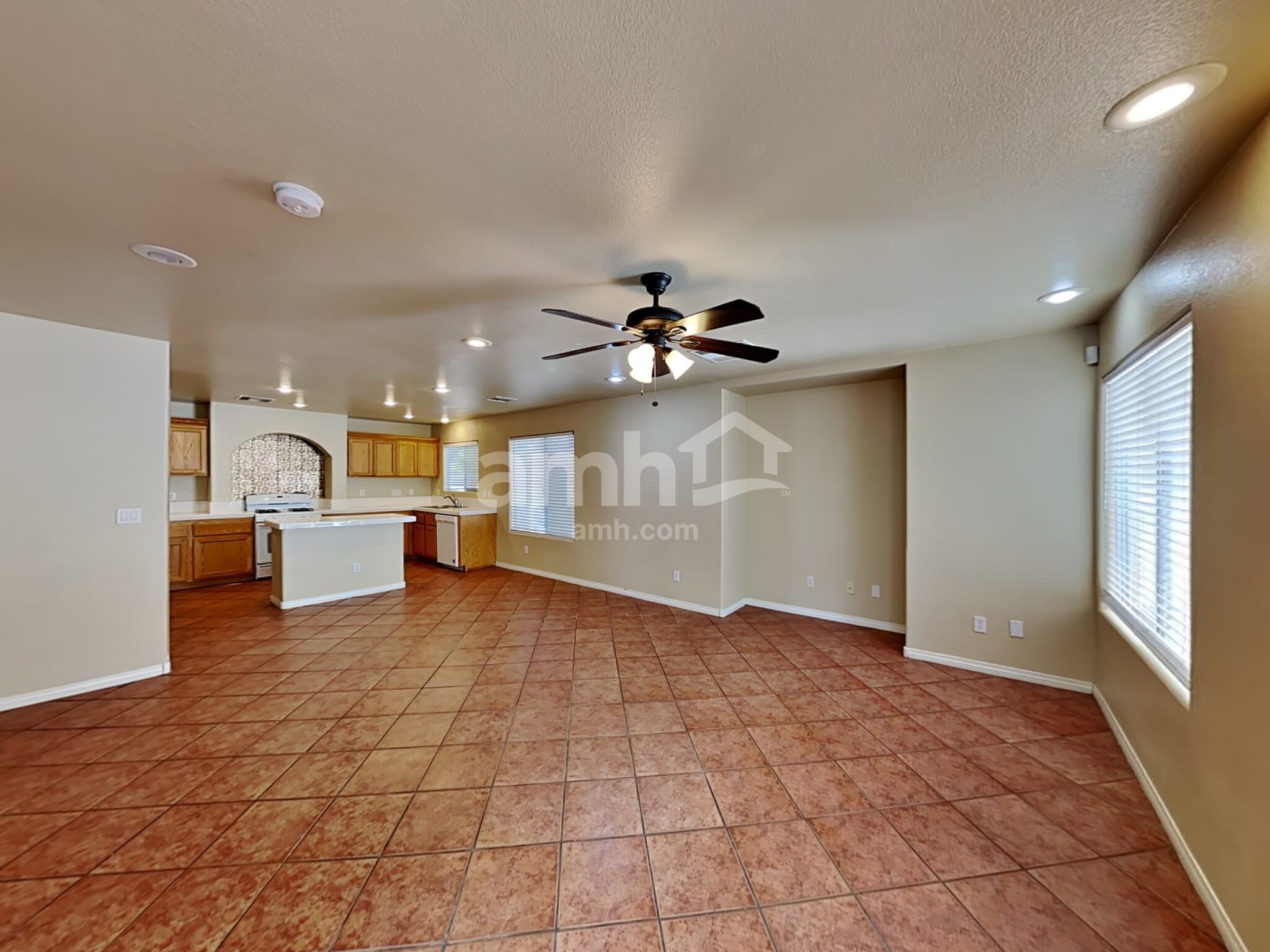 Building Photo - 7269 Vinca Rd
