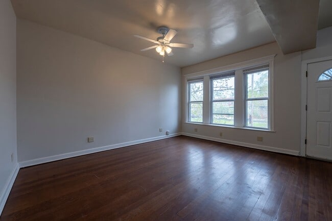 Building Photo - Sunny Spacious 3 Bedroom 1 Bathroom