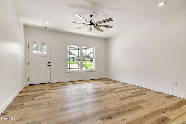 Building Photo - 703 Swadley Rd