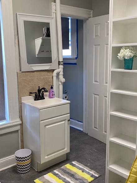 Building Photo - 416 20th Ave