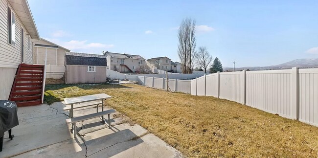 Building Photo - 1829 N 2600 W