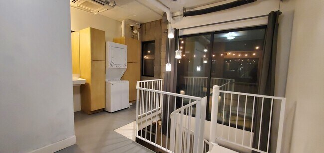 Building Photo - 360 W Broadway